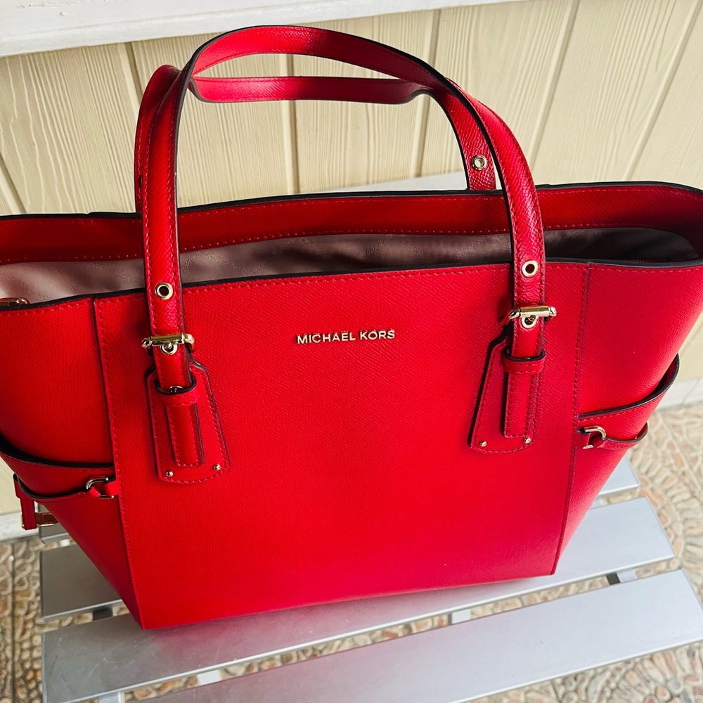 - Micheal Kors Tote Bag